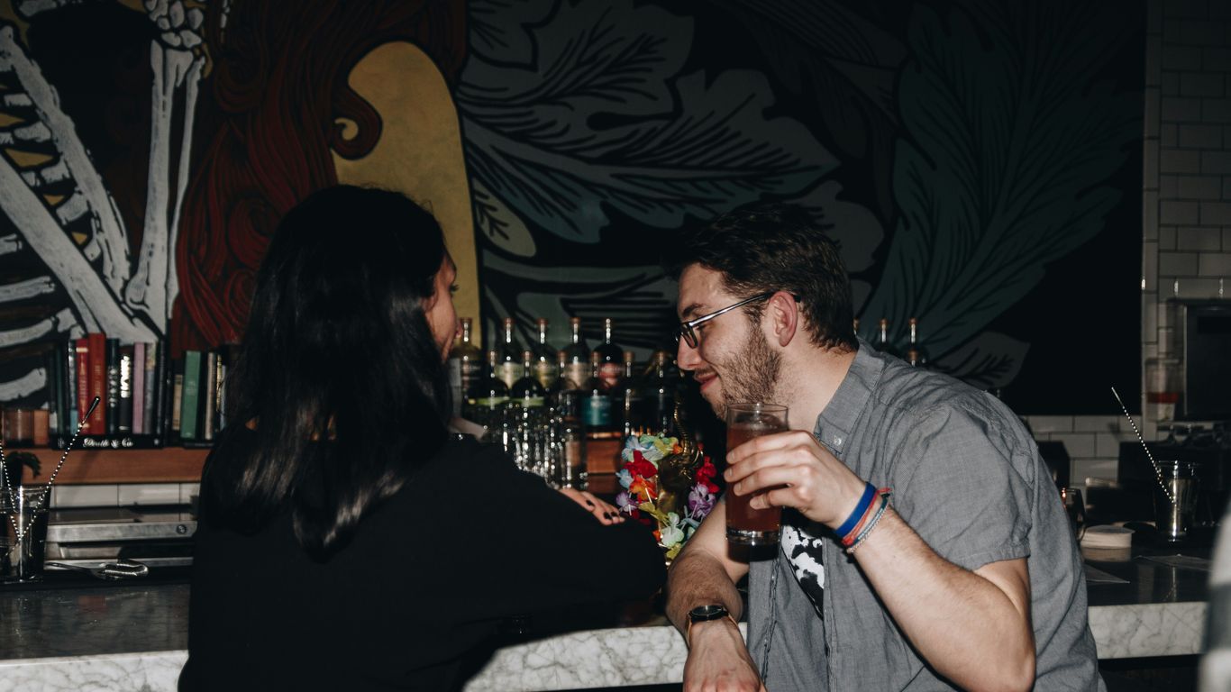 How to Flirt? 20 Expert Tips to Master the Art of Attraction ...